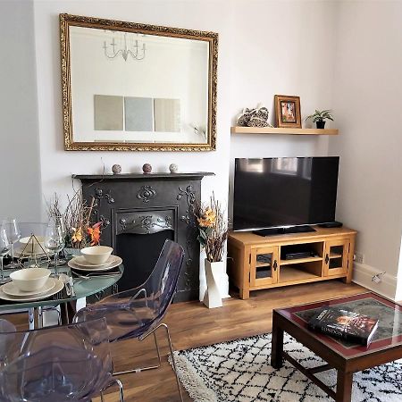 Beautifully Renovated 2 Bed Flat - Close To Beach Apartment Сътън он Сий Екстериор снимка