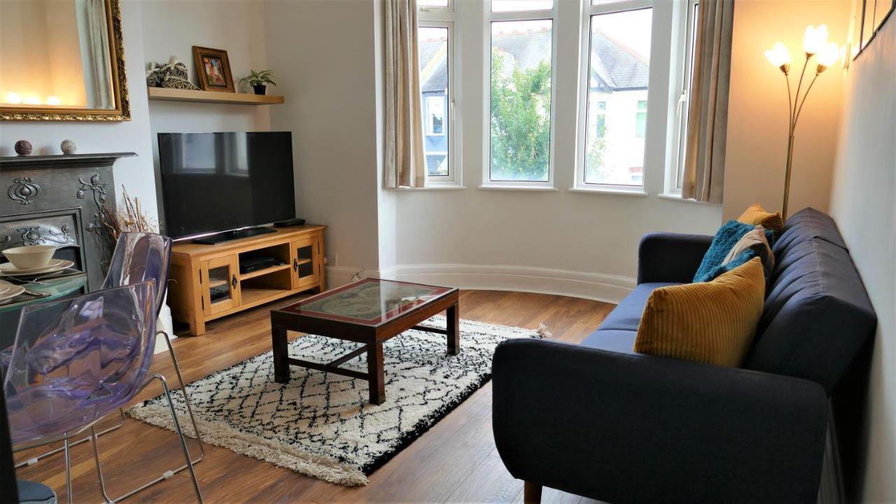 Beautifully Renovated 2 Bed Flat - Close To Beach Apartment Сътън он Сий Екстериор снимка