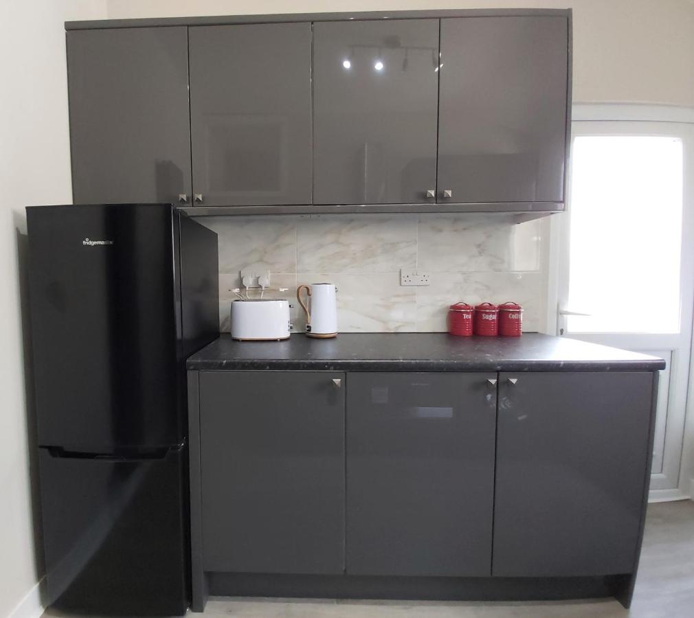 Beautifully Renovated 2 Bed Flat - Close To Beach Apartment Сътън он Сий Екстериор снимка