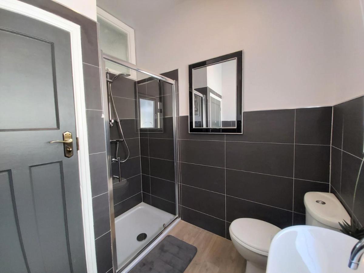 Beautifully Renovated 2 Bed Flat - Close To Beach Apartment Сътън он Сий Екстериор снимка