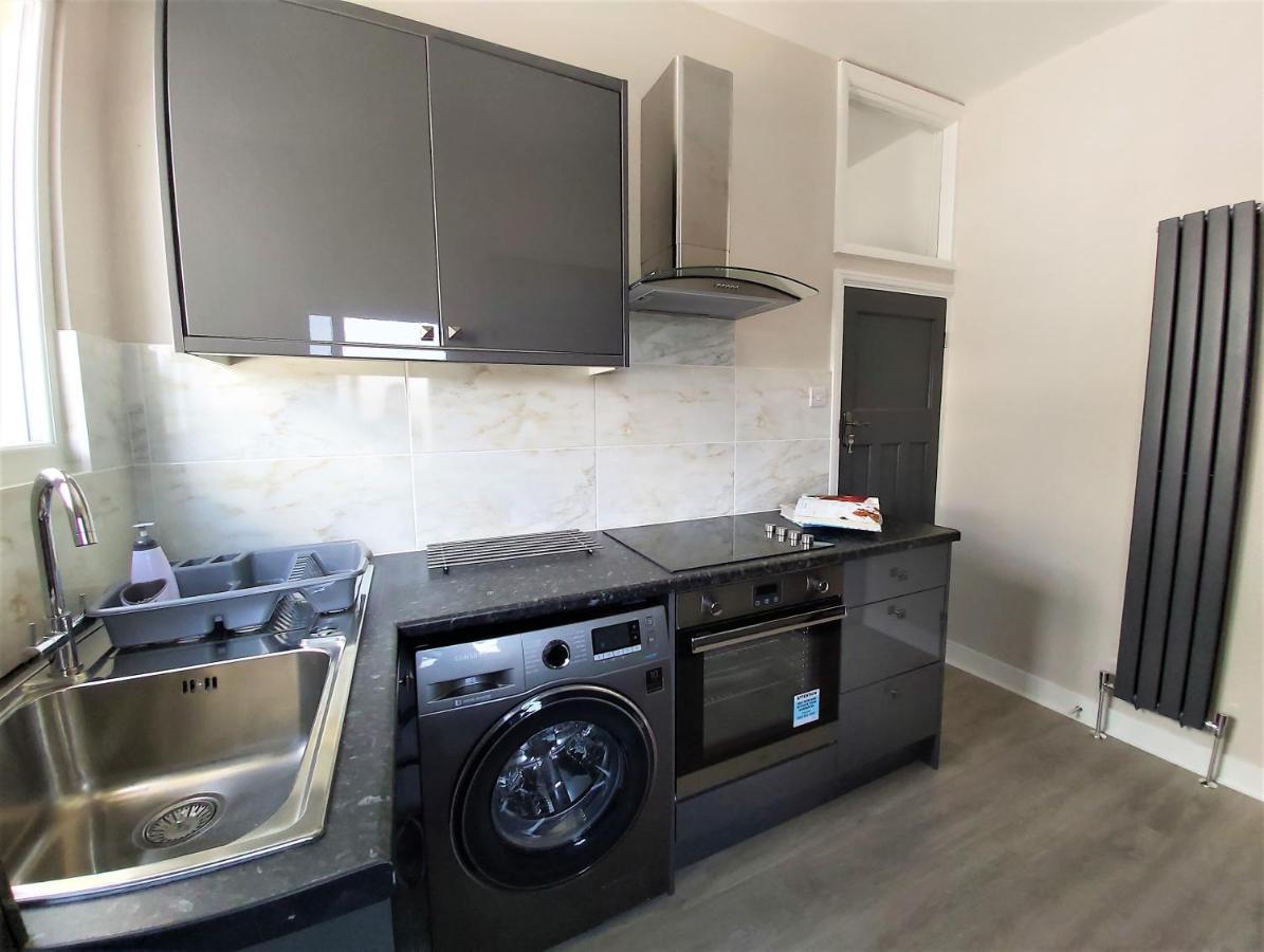 Beautifully Renovated 2 Bed Flat - Close To Beach Apartment Сътън он Сий Екстериор снимка