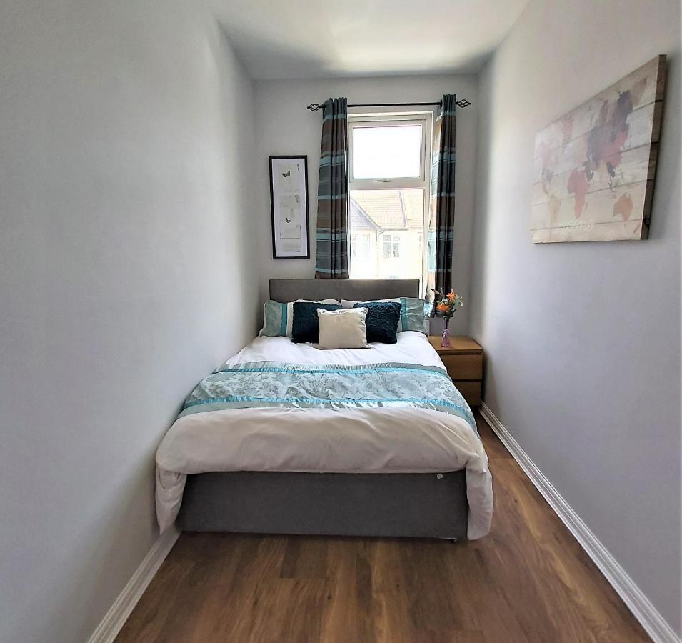 Beautifully Renovated 2 Bed Flat - Close To Beach Apartment Сътън он Сий Екстериор снимка
