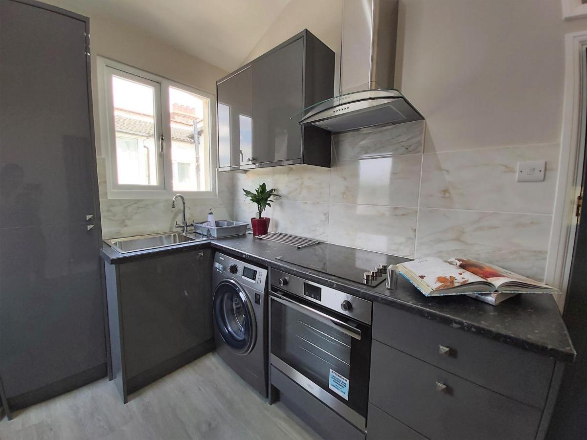 Beautifully Renovated 2 Bed Flat - Close To Beach Apartment Сътън он Сий Екстериор снимка
