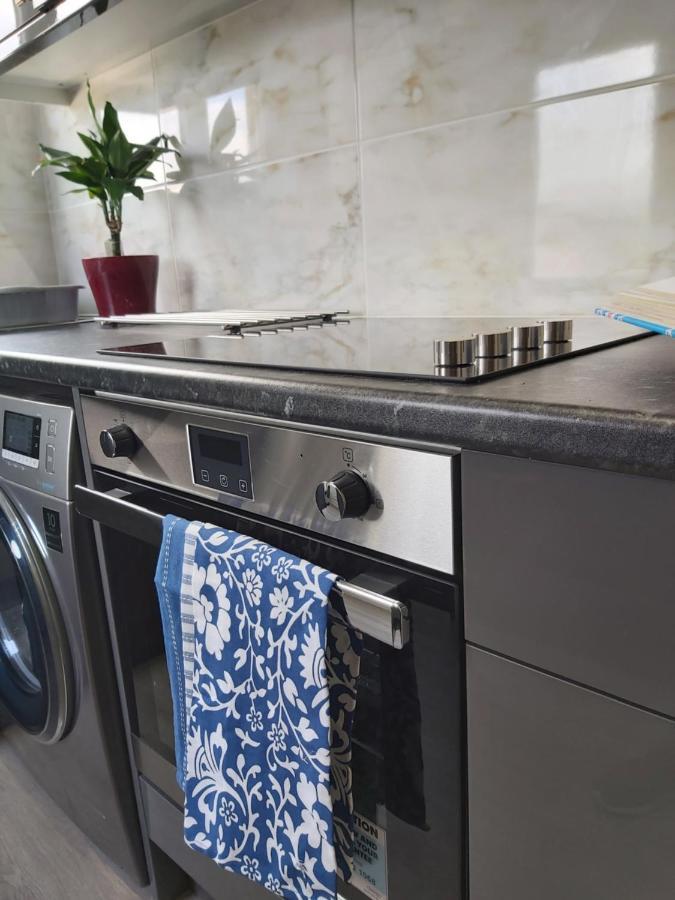 Beautifully Renovated 2 Bed Flat - Close To Beach Apartment Сътън он Сий Екстериор снимка
