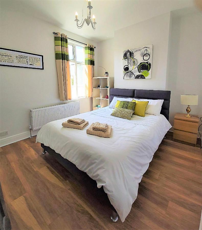 Beautifully Renovated 2 Bed Flat - Close To Beach Apartment Сътън он Сий Екстериор снимка
